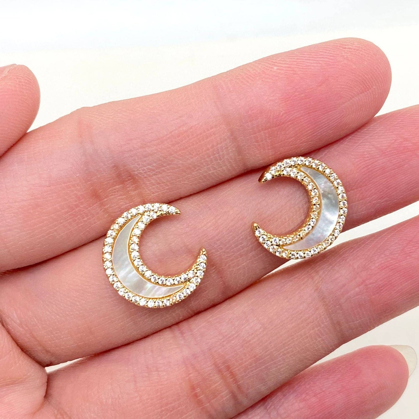 Sparkling Shell Moon Ear Studs
